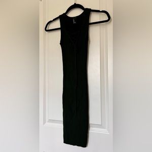Fitted mid length dress. Dark green